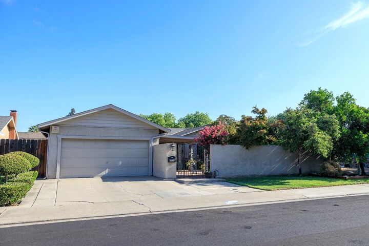 Property Photo:  1509 Duckart Way  CA 95355 