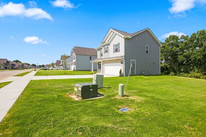 Property Photo: 621 Nightengale Ridge Dr TN 38401