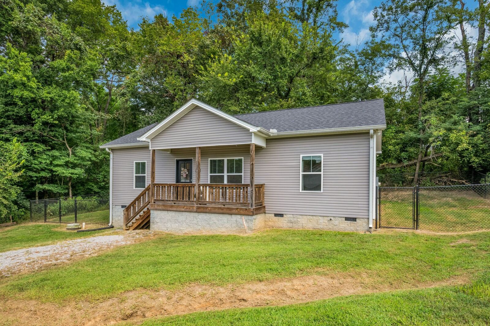 Property Photo: 112 Holland Dr TN 37029
