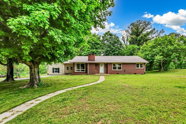 Property Photo: 301 Main St TN 37050