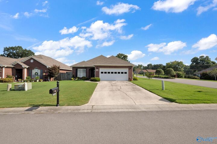 Property Photo:  2901 Phelan Cir SE  AL 35077 