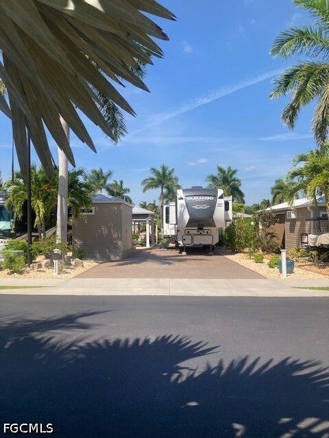 Property Photo:  10309 Fire Flag Trail  FL 33905 