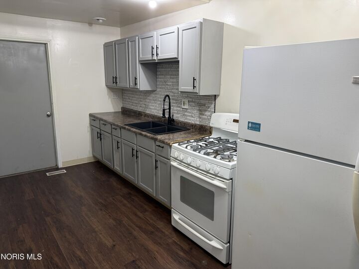 Property Photo:  701 Brighton Avenue  OH 43609 