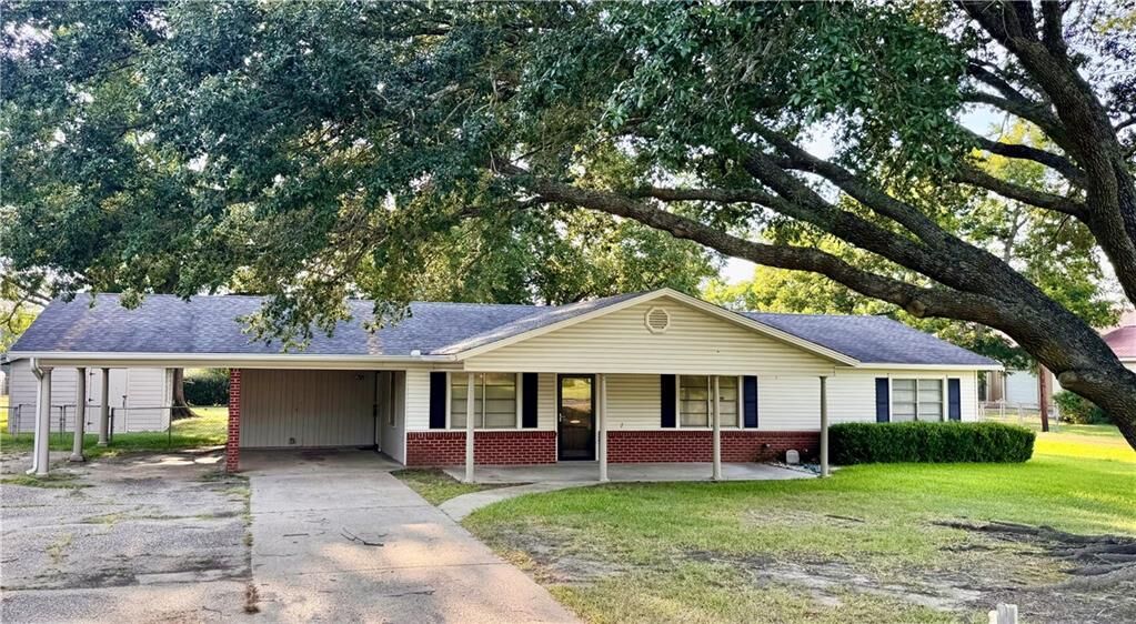 Property Photo: 560 S Main Street LA 71073