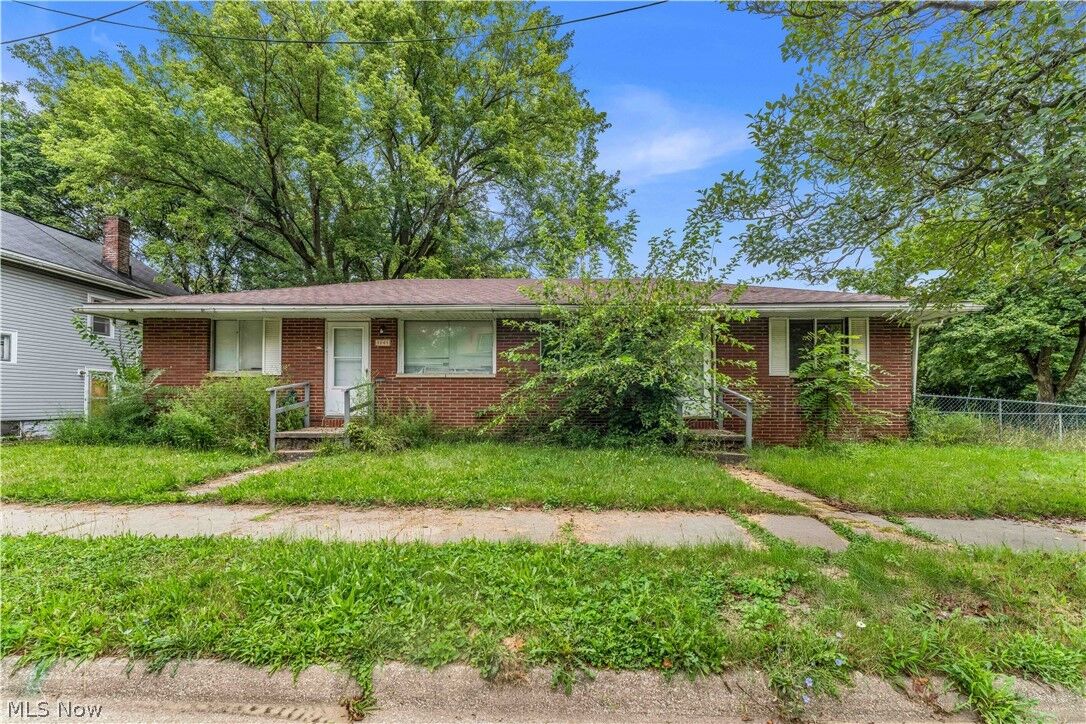 Property Photo:  1143 Santee Avenue 2/1143  OH 44306 