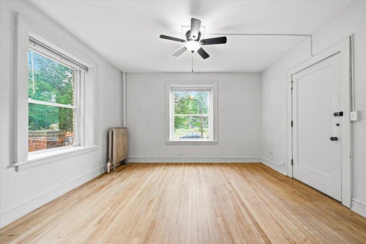 Property Photo: 1401 Willow Street 2 MN 55403