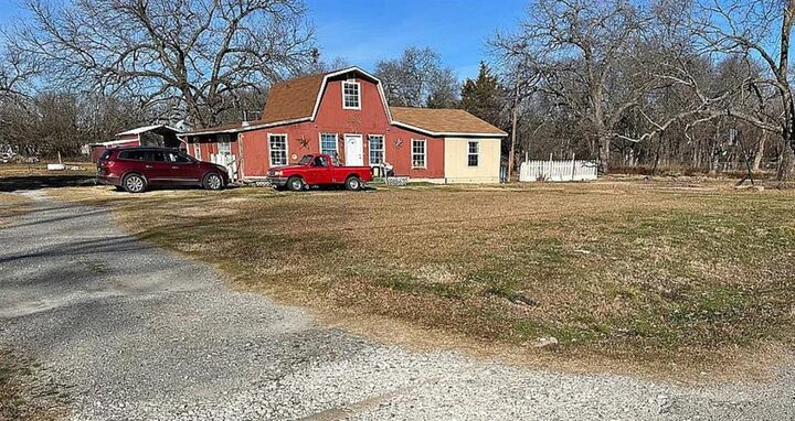 Property Photo: 308 S Jernigan Street TX 75414