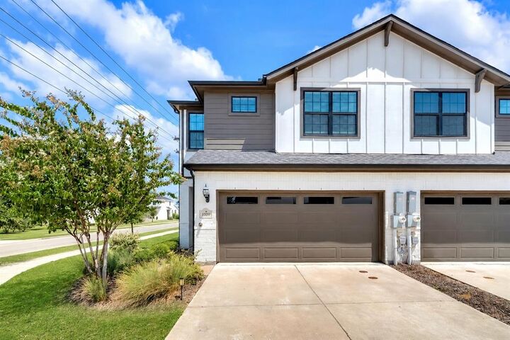 Property Photo:  1109 Rusk Way  TX 75077 
