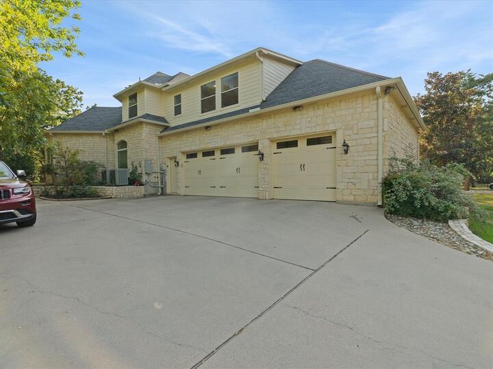 Property Photo: 3105 E Briar Lane TX 76092