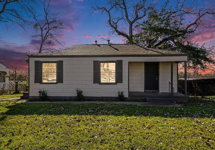 Property Photo: 5129 Penrod Court TX 76114