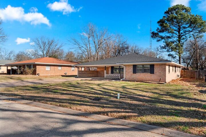 Property Photo: 601 N 38th Street TX 75110
