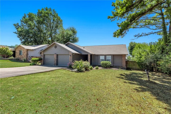 Property Photo:  1102 NE 2nd Street  AR 72712 