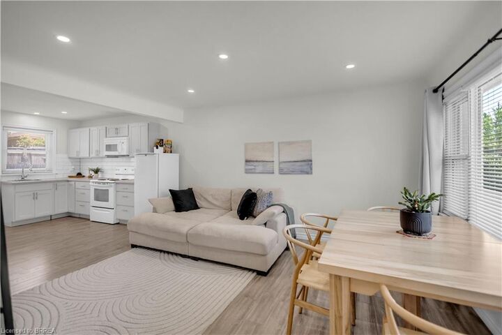 Property Photo: 450 Highland Road E ON N2M 3W7