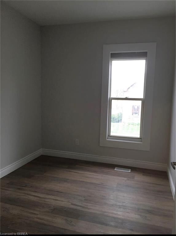 Property Photo:  145 Nelson Street Upper  ON N3T 2Y7 