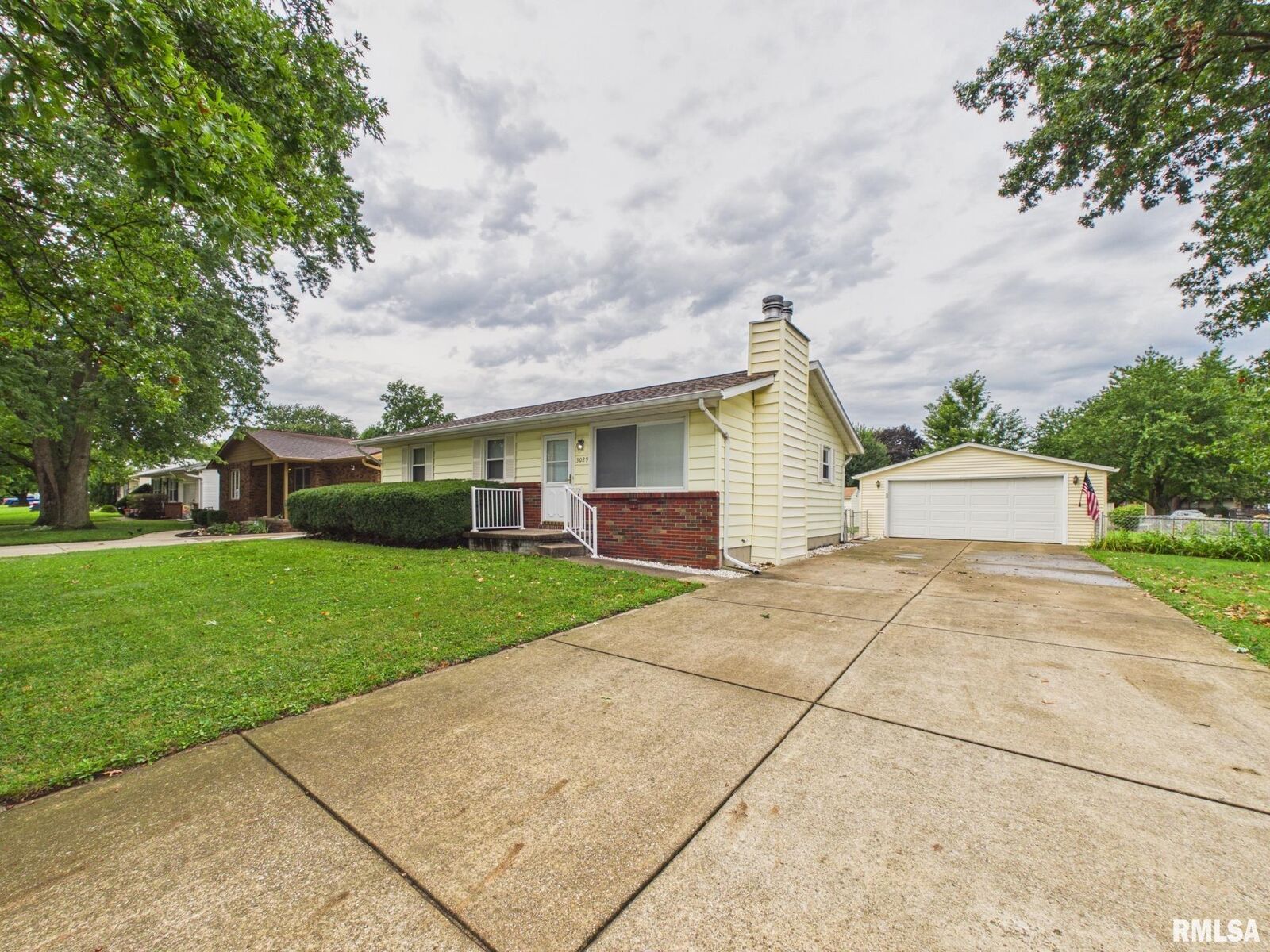 Property Photo: 3029 Selkirk Road IL 62702