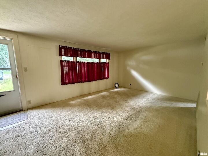 Property Photo:  265 Silver Street  IL 61401 