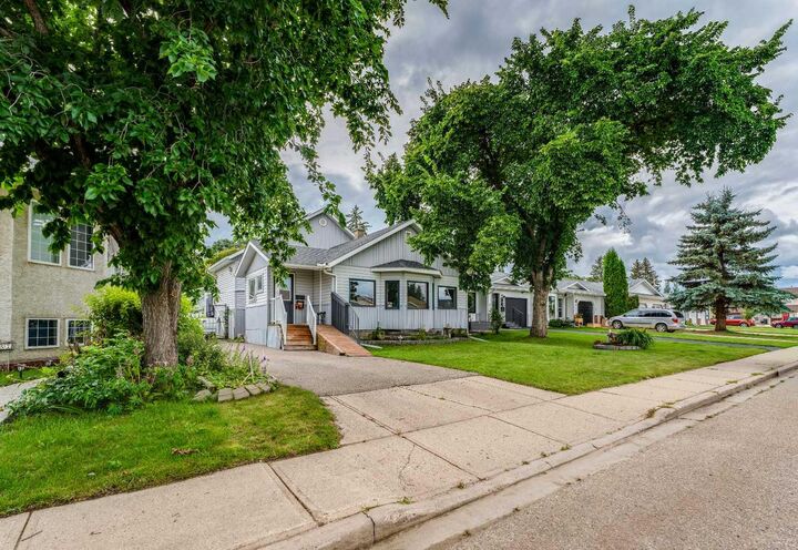 Property Photo: 4729 49A Avenue AB T4L 1N4