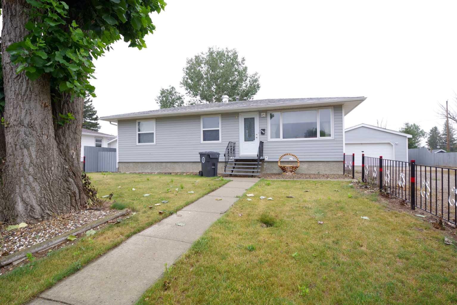 Property Photo: 310 4 Avenue AB T0K 0J0