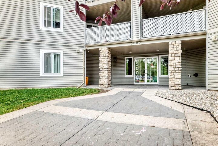 Property Photo: 604 8 Street SW 5208A AB T4B 2W8
