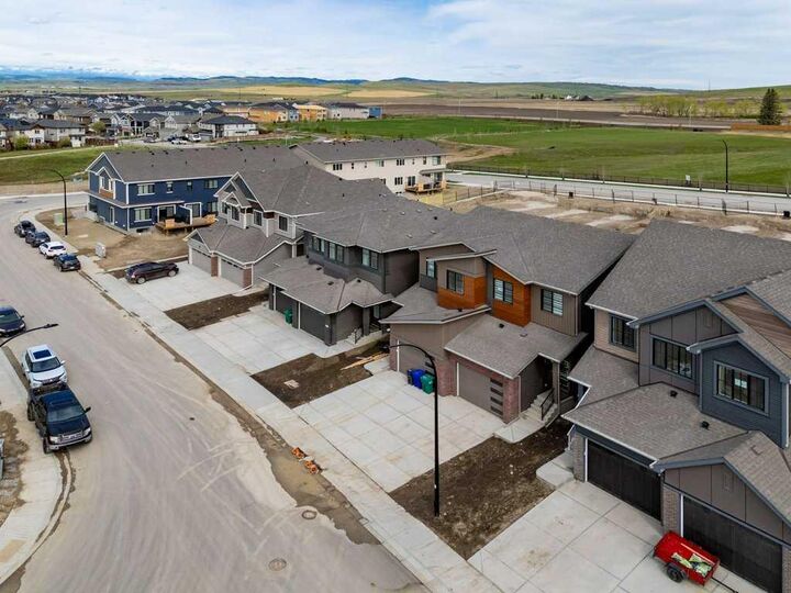 Property Photo: 55 Heritage Manor AB T4C 3K7