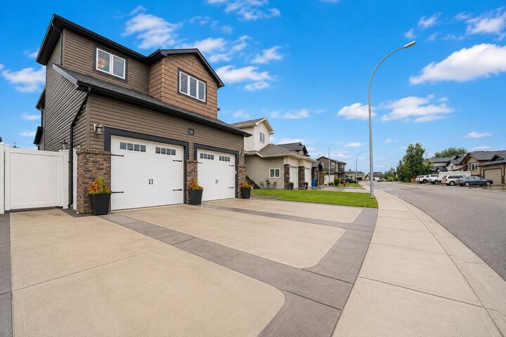 Property Photo: 38 Sterling Link SE AB T1B 4N2