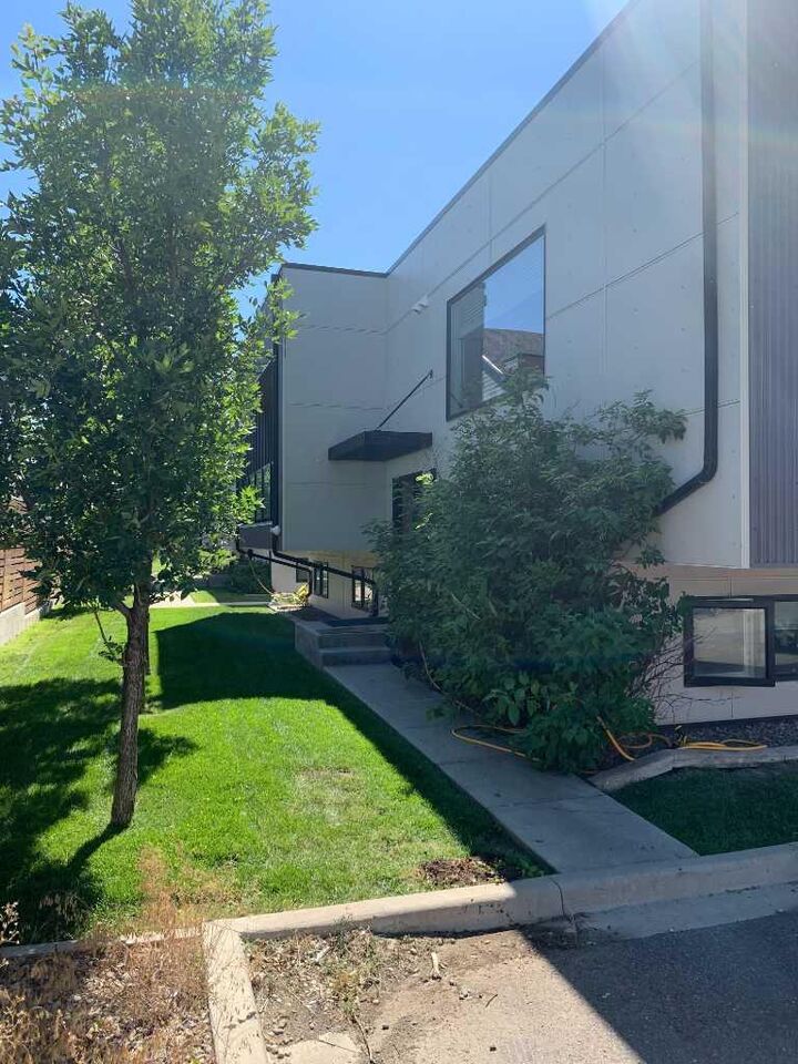 Property Photo:  35 Aquitania Circle W 901  AB T1J 5M2 