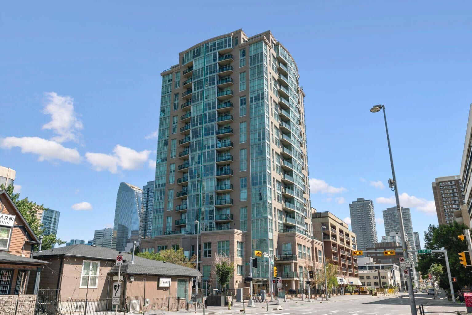Property Photo:  788 12 Avenue SW 1102  AB T2R 0H1 