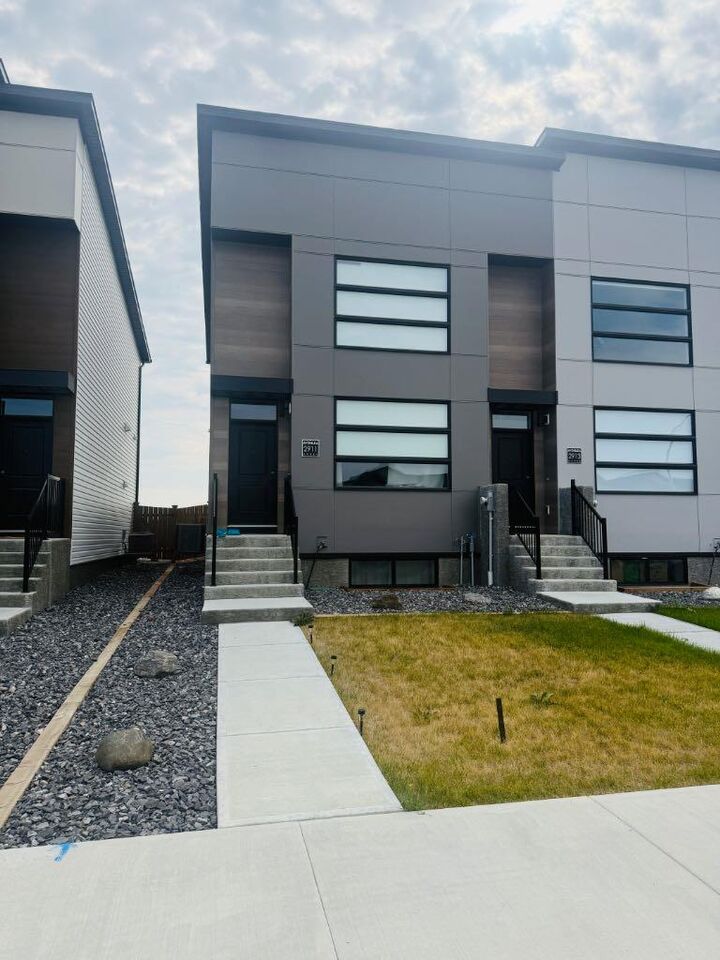 Property Photo: 2911 47 Street S AB T1K 8L4