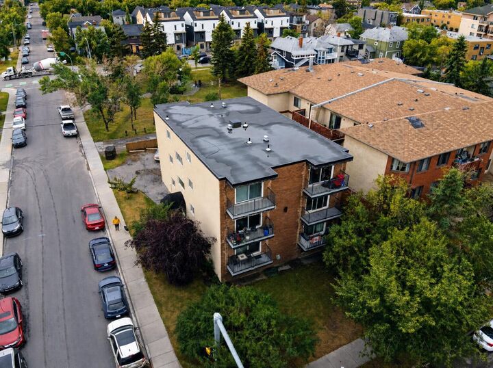 Property Photo: 1703 11 Avenue SW 32 AB T3C 0N5