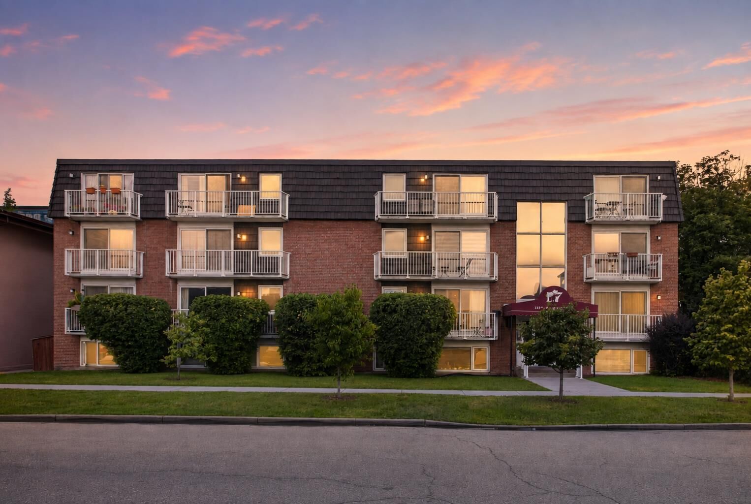 Property Photo: 17 13 Street SW 404 AB T2N 1Z1