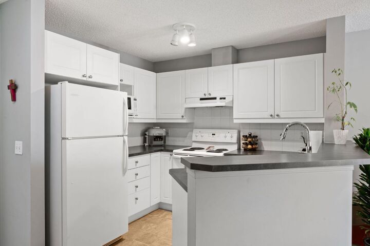 Property Photo: 950 Arbour Lake Road NW 2209 AB T3G 5B3