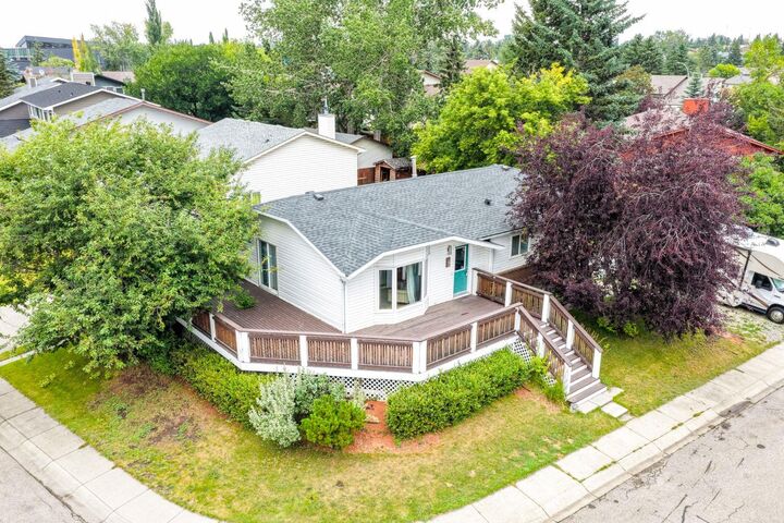 85 Rideau Close SW — photo 1
