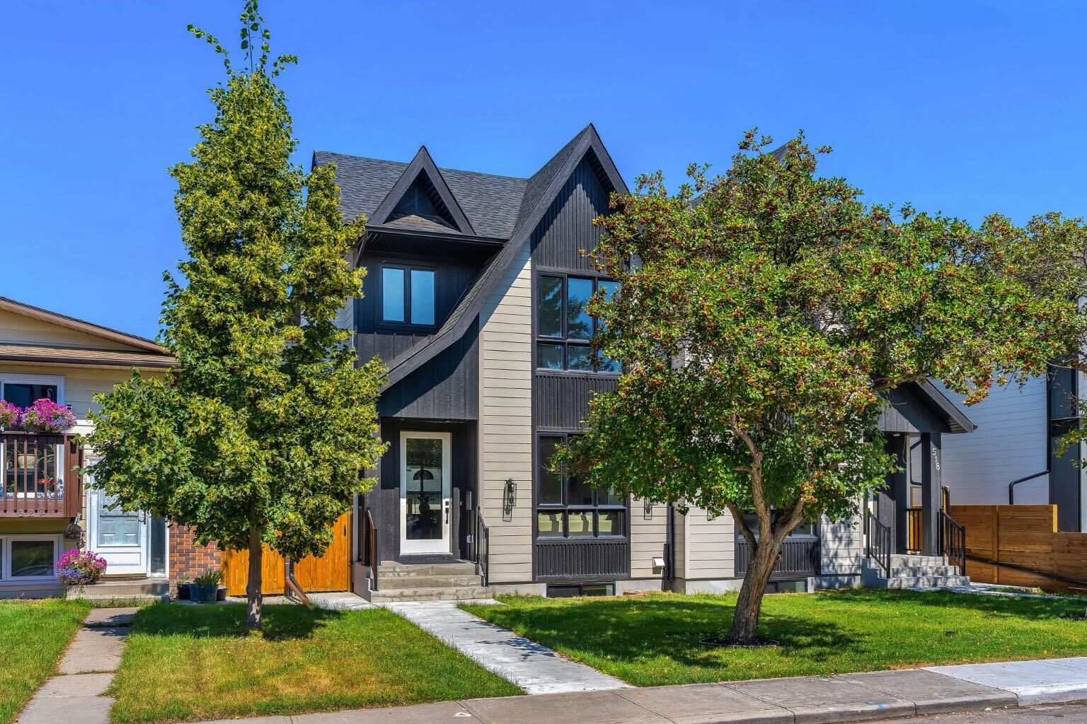 Property Photo: 520 22 Avenue NW AB T2M 1N6