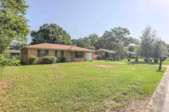 Property Photo: 2070 Curry Cir FL 32504