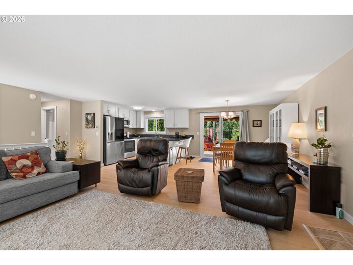 Property Photo:  5676 SE Hillwood Cir  OR 97267 