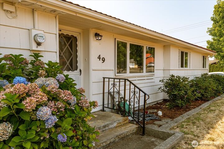 Property Photo:  49 SE Pasek Street  WA 98277 