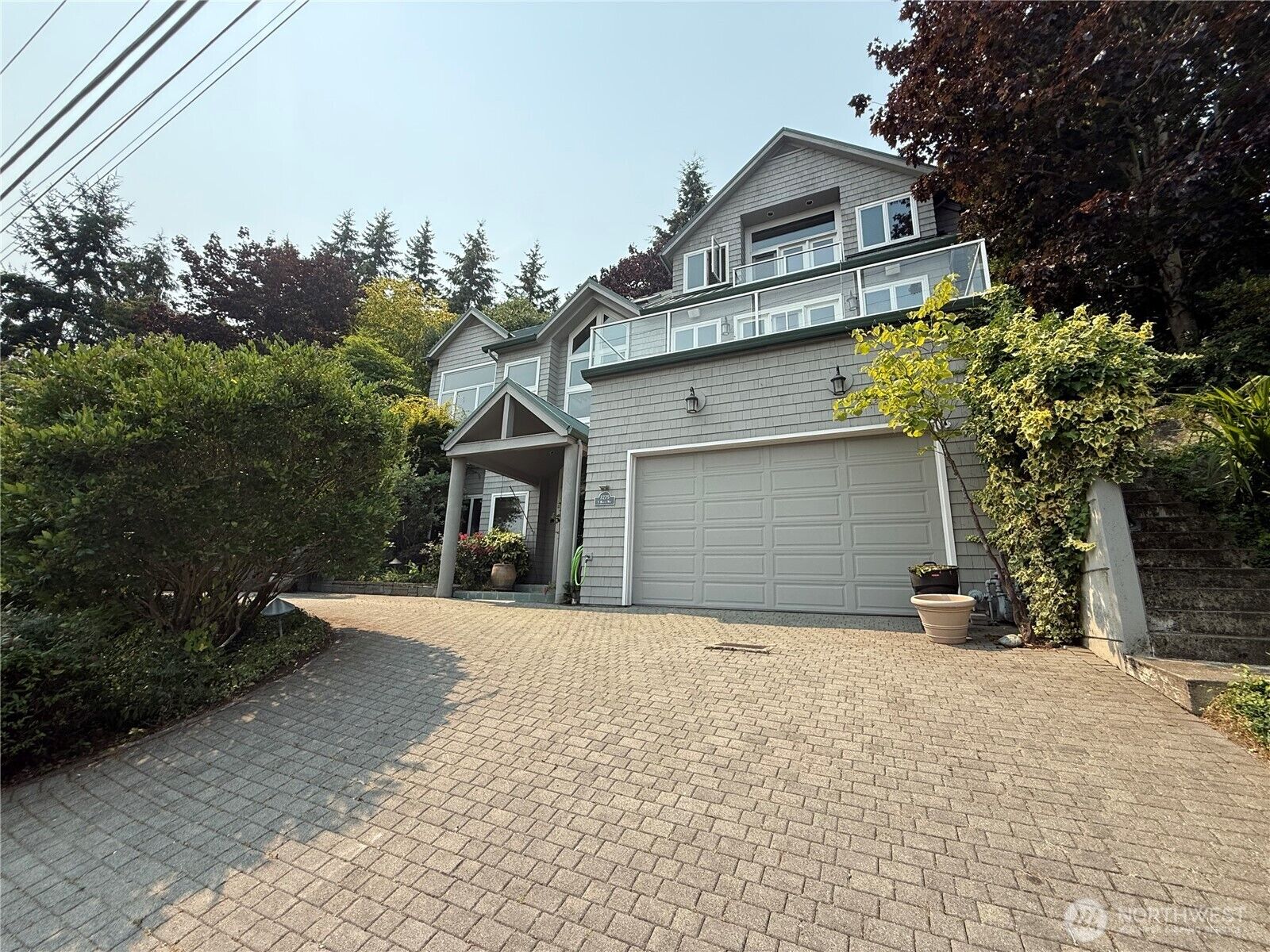 Property Photo: 7275 N Mercer Way WA 98040
