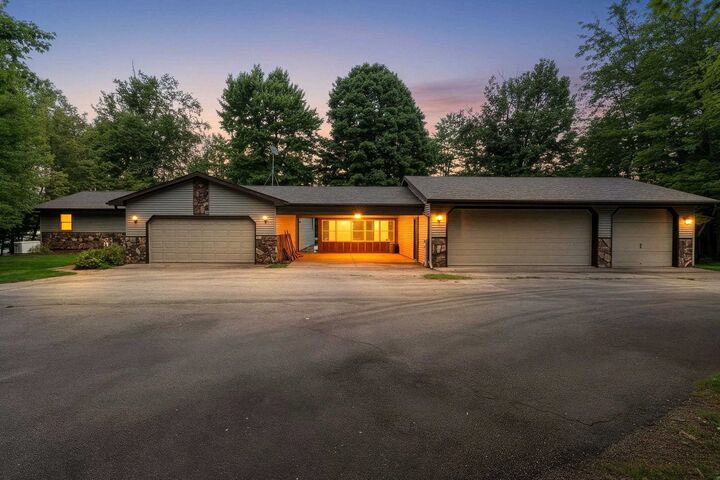 Property Photo:  17661 Dencur Lane  WI 54175 