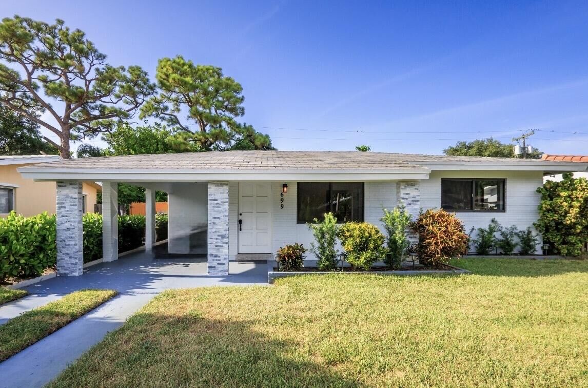 Property Photo: 699 NE 40th Street FL 33334