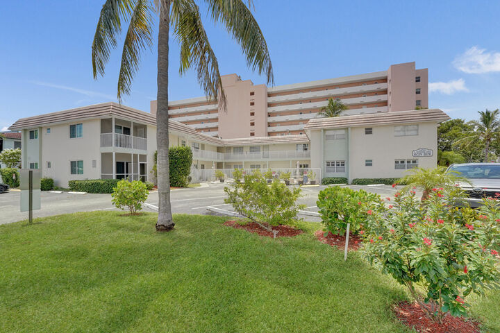 Property Photo: 1450 N Riverside Drive 103 FL 33062