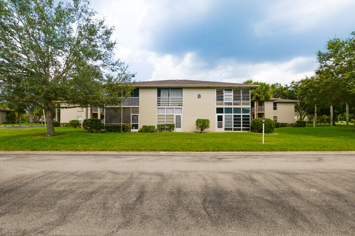 Property Photo:  8 Lake Vista Trail  FL 34952 