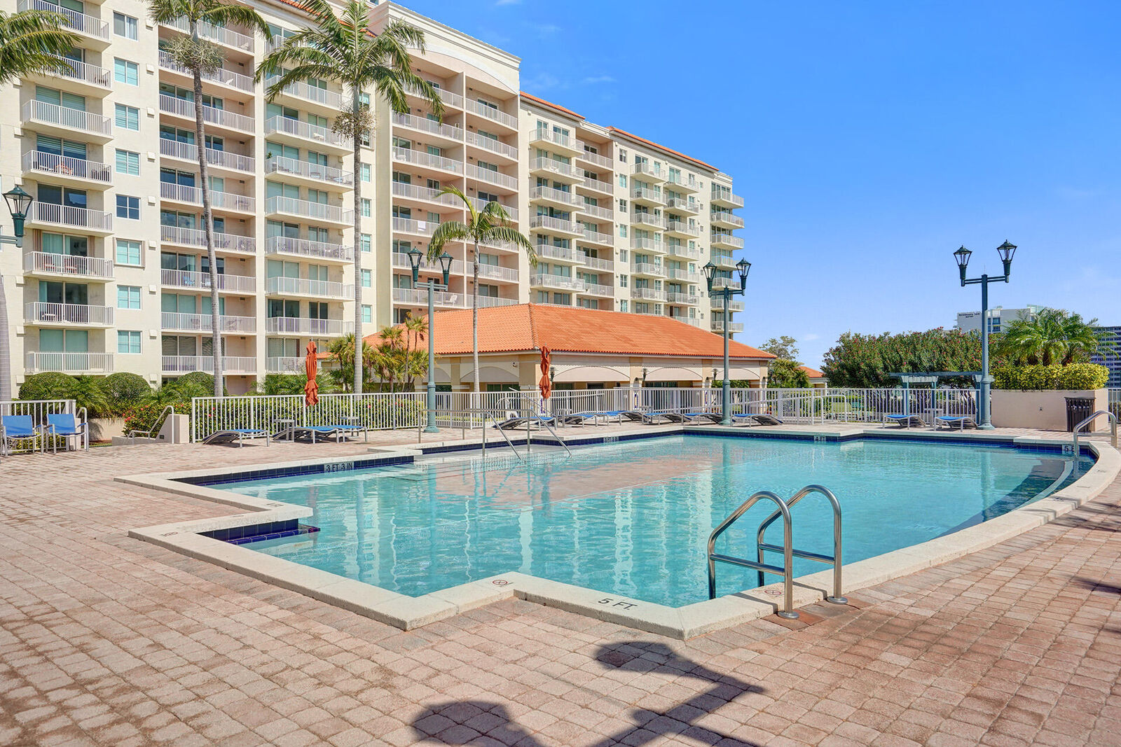 Property Photo: 3020 NE 32nd Avenue 807 FL 33308