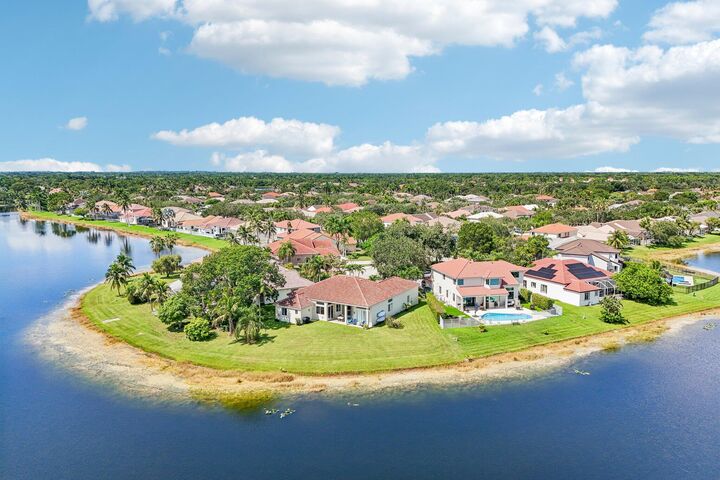 Property Photo: 762 Heritage Drive FL 33326