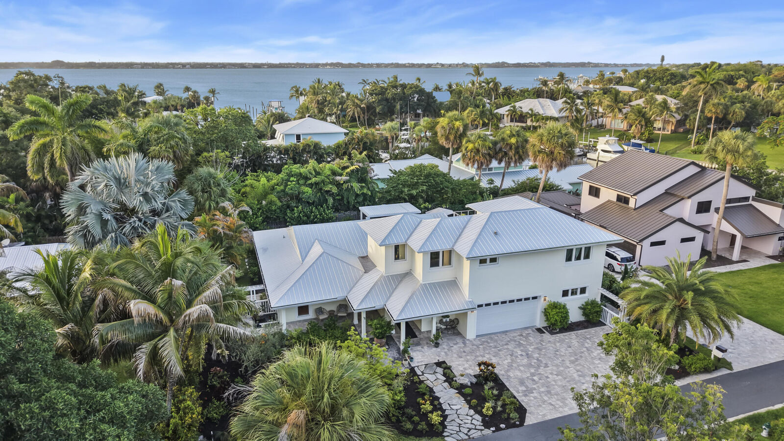 Property Photo: 1117 SE Osceola Street FL 34996