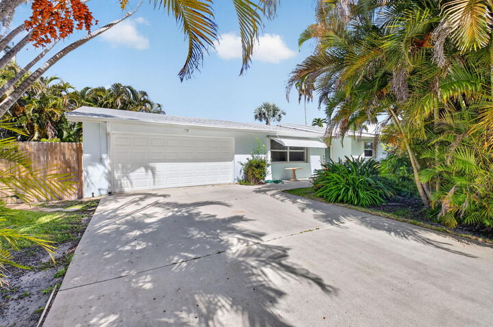 Property Photo:  1205 SW 1st Street  FL 33435 