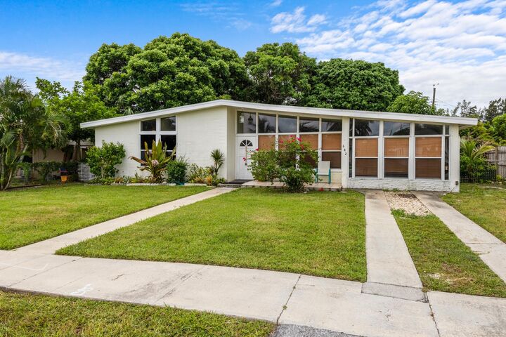 Property Photo: 642 W Ocean FL 33426