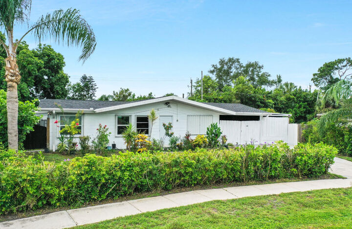 Property Photo: 120 Banyan Drive FL 34952