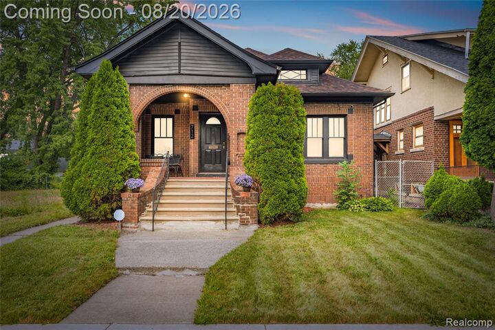 Property Photo: 712 Chalmers Street MI 48215