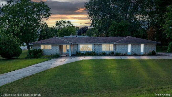Property Photo:  430 Spezia Drive  MI 48371 