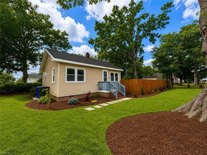 Property Photo: 859 Alma Dr VA 23518